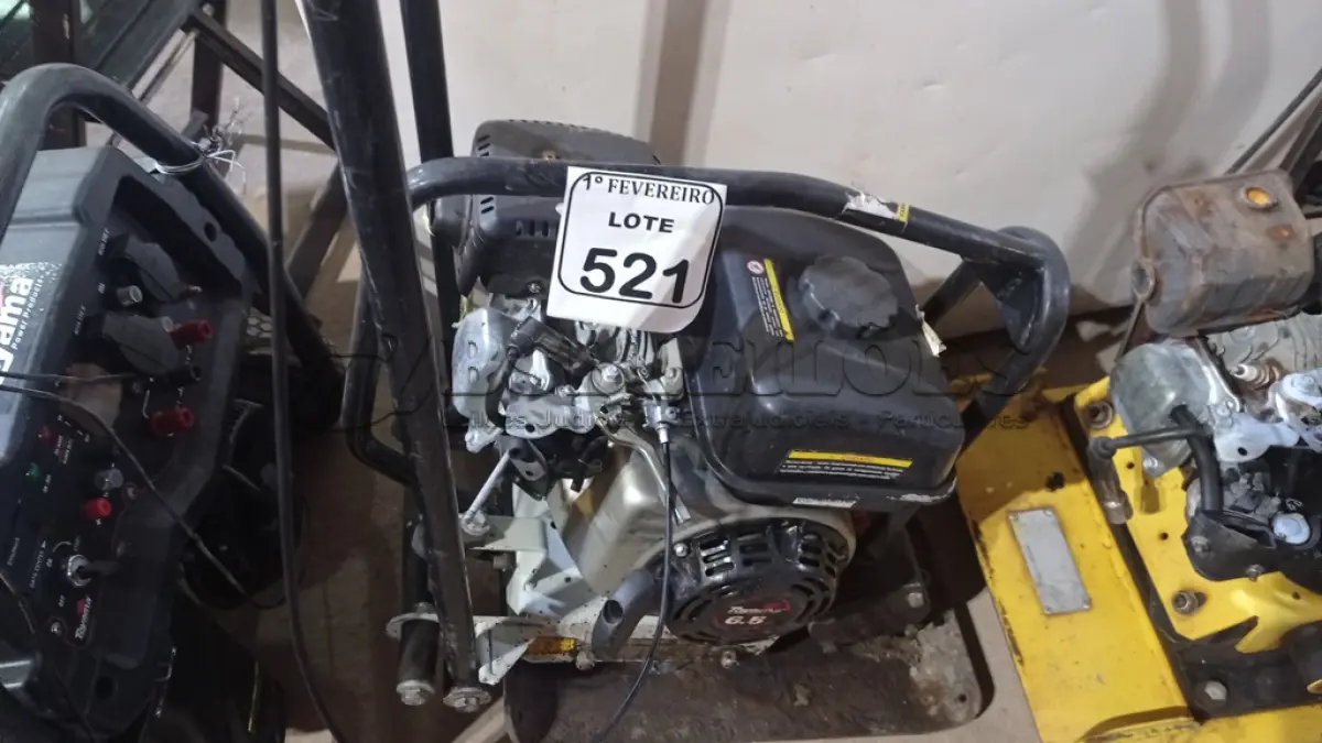 LOTE 521 - 01 PLACA VIBRATÓRIA A GASOLINA MARCA TOYAMA. (NO ESTADO) ATENÇÃO! FAZER A VISITAÇÃO ANTES DE ARREMATAR, NÃO SABEMOS SE FUNCIONA, LEILÃO NÃO TEM GARANTIA E NEM DEVOLUÇÃO, SUJEITO A POSSÍVEIS AVARIAS VISÍVEIS/OCULTAS E/OU AUSÊNCIA DE COMPONENTES.