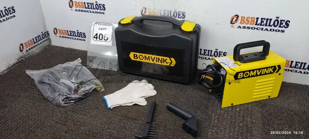 LOTE 405 - 01 MÁQUINA DE SOLDA 220V COM MALETA E ACESSÓRIOS MÁSCARA, LUVAS ESCOVA ALICATE DE SOLDA E GRAMPO DE ATERRAMENTO. ( PRODUTO NOVO). (NO ESTADO) ATENÇÃO! FAZER A VISITAÇÃO ANTES DE ARREMATAR, NÃO SABEMOS SE FUNCIONA, LEILÃO NÃO TEM GARANTIA E NEM DEVOLUÇÃO, SUJEITO A POSSÍVEIS AVARIAS VISÍVEIS/OCULTAS E/OU AUSÊNCIA DE COMPONENTES.