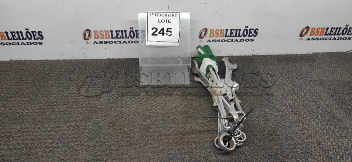 LOTE 245 - 01 LOTE COM VÁRIAS CHAVES TAMANHOS E MEDIDAS DIVERSAS MARCAS STARFER E BELZER. (NO ESTADO) ATENÇÃO! FAZER A VISITAÇÃO ANTES DE ARREMATAR, NÃO SABEMOS SE FUNCIONA, LEILÃO NÃO TEM GARANTIA E NEM DEVOLUÇÃO, SUJEITO A POSSÍVEIS AVARIAS VISÍVEIS/OCULTAS E/OU AUSÊNCIA DE COMPONENTES.