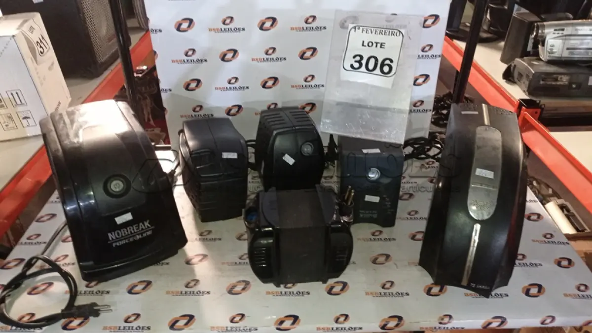 LOTE 306 - 02 NOBREAKS, 01 TRANSFORMADOR E 03 ESTABILIZADORES DE MARCAS E MODELOS DIVERSOS. (NO ESTADO) ATENÇÃO! FAZER A VISITAÇÃO ANTES DE ARREMATAR, NÃO SABEMOS SE FUNCIONA, LEILÃO NÃO TEM GARANTIA E NEM DEVOLUÇÃO, SUJEITO A POSSÍVEIS AVARIAS VISÍVEIS/OCULTAS E/OU AUSÊNCIA DE COMPONENTES.