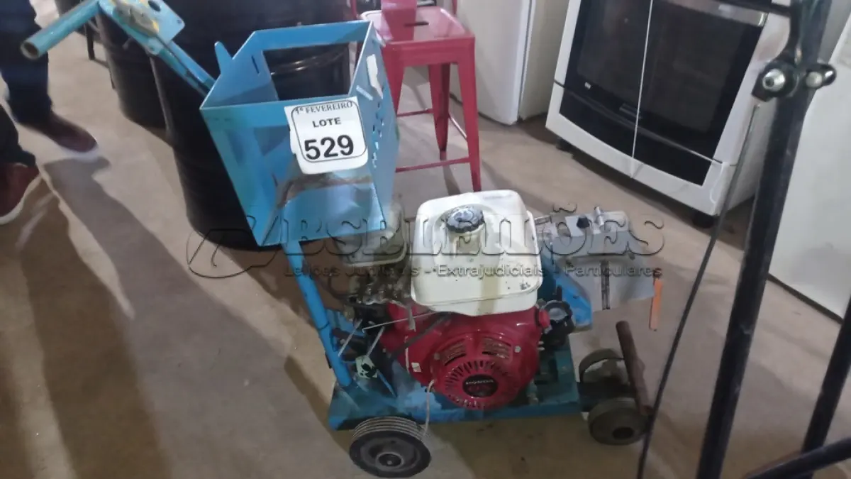 LOTE 529 - 01 MÁQUINA DE CORTAR PISO A GASOLINA MODELO MT SM 57 4B MARCA WEBER. (NO ESTADO) ATENÇÃO! FAZER A VISITAÇÃO ANTES DE ARREMATAR, NÃO SABEMOS SE FUNCIONA, LEILÃO NÃO TEM GARANTIA E NEM DEVOLUÇÃO, SUJEITO A POSSÍVEIS AVARIAS VISÍVEIS/OCULTAS E/OU AUSÊNCIA DE COMPONENTES.
