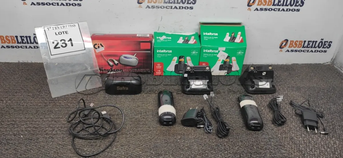 LOTE 231 - 01 LEITOR DE CÓDIGO DE BARRAS MINI SCAM, 02 APARELHOS DE TELEFONE MARCA INTELBRAS E 03 MÁQUINAS DE CORTAR CABELO MARCAS E MODELOS DIVERSOS. (NO ESTADO) ATENÇÃO! FAZER A VISITAÇÃO ANTES DE ARREMATAR, NÃO SABEMOS SE FUNCIONA, LEILÃO NÃO TEM GARANTIA E NEM DEVOLUÇÃO, SUJEITO A POSSÍVEIS AVARIAS VISÍVEIS/OCULTAS E/OU AUSÊNCIA DE COMPONENTES.