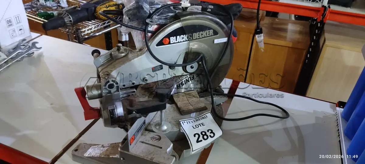 LOTE 283 - 01 SERRA ELÉTRICA DE BANCADA INDUSTRIAL MARCA BLACK E DECKER. (NO ESTADO) ATENÇÃO! FAZER A VISITAÇÃO ANTES DE ARREMATAR, NÃO SABEMOS SE FUNCIONA, LEILÃO NÃO TEM GARANTIA E NEM DEVOLUÇÃO, SUJEITO A POSSÍVEIS AVARIAS VISÍVEIS/OCULTAS E/OU AUSÊNCIA DE COMPONENTES.