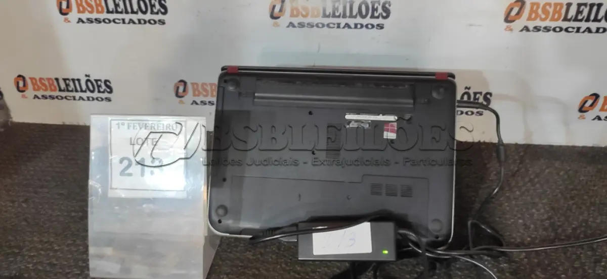 LOTE 213 - 01 NOTEBOOK MARCA DELL COM FONTE. (NO ESTADO) ATENÇÃO! FAZER A VISITAÇÃO ANTES DE ARREMATAR, NÃO SABEMOS SE FUNCIONA, LEILÃO NÃO TEM GARANTIA E NEM DEVOLUÇÃO, SUJEITO A POSSÍVEIS AVARIAS VISÍVEIS/OCULTAS E/OU AUSÊNCIA DE COMPONENTES.