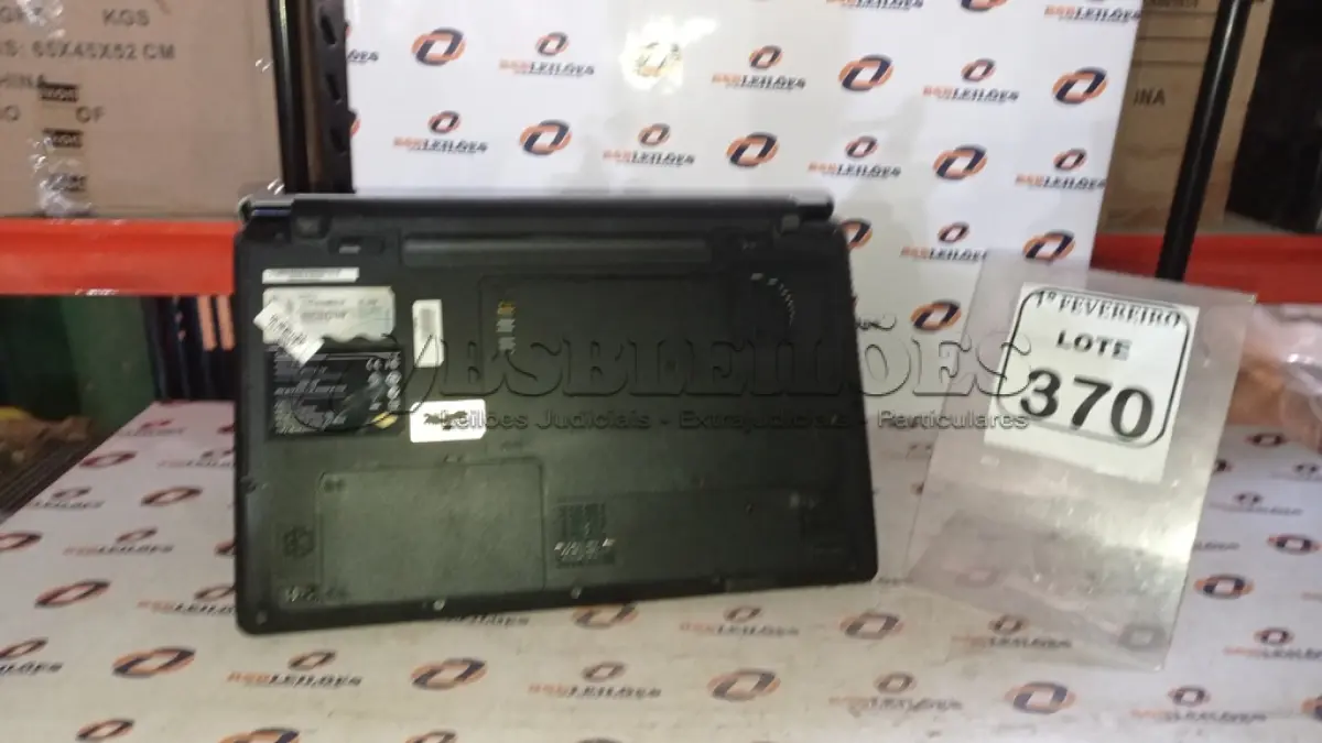 LOTE 370 - 01 NOTEBOOK MARCA AURIA. (NO ESTADO) ATENÇÃO! FAZER A VISITAÇÃO ANTES DE ARREMATAR, NÃO SABEMOS SE FUNCIONA, LEILÃO NÃO TEM GARANTIA E NEM DEVOLUÇÃO, SUJEITO A POSSÍVEIS AVARIAS VISÍVEIS/OCULTAS E/OU AUSÊNCIA DE COMPONENTES.
