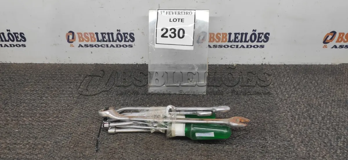 LOTE 230 - 01 LOTE COM VÁRIAS CHAVES TAMANHOS E MEDIDAS DIVERSAS MARCA BELZER. (NO ESTADO) ATENÇÃO! FAZER A VISITAÇÃO ANTES DE ARREMATAR, NÃO SABEMOS SE FUNCIONA, LEILÃO NÃO TEM GARANTIA E NEM DEVOLUÇÃO, SUJEITO A POSSÍVEIS AVARIAS VISÍVEIS/OCULTAS E/OU AUSÊNCIA DE COMPONENTES.