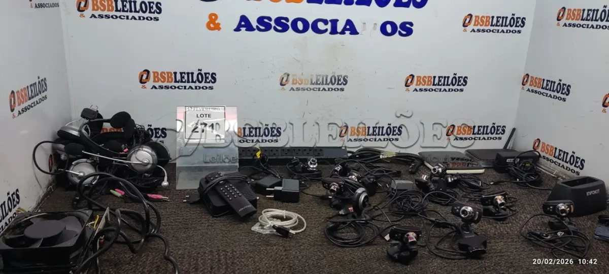 LOTE 271 - 01 LOTE COM VÁRIOS HEADPHONES, ROTEADORES E ELETRÔNICOS DIVERSOS. (NO ESTADO) ATENÇÃO! FAZER A VISITAÇÃO ANTES DE ARREMATAR, NÃO SABEMOS SE FUNCIONA, LEILÃO NÃO TEM GARANTIA E NEM DEVOLUÇÃO, SUJEITO A POSSÍVEIS AVARIAS VISÍVEIS/OCULTAS E/OU AUSÊNCIA DE COMPONENTES.