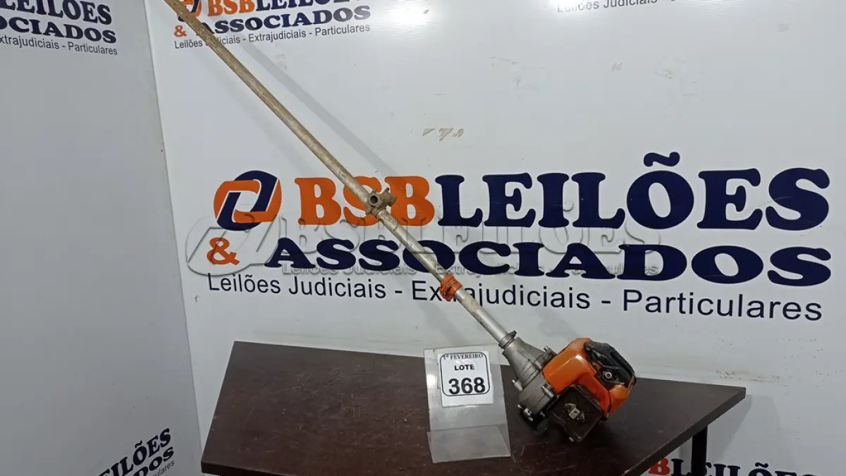 LOTE 368 - 01 MÁQUINA ROÇADEIRA A GASOLINA INCOMPLETA. (NO ESTADO) ATENÇÃO! FAZER A VISITAÇÃO ANTES DE ARREMATAR, NÃO SABEMOS SE FUNCIONA, LEILÃO NÃO TEM GARANTIA E NEM DEVOLUÇÃO, SUJEITO A POSSÍVEIS AVARIAS VISÍVEIS/OCULTAS E/OU AUSÊNCIA DE COMPONENTES.