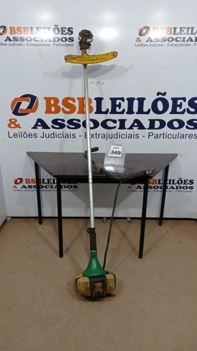 LOTE 349 - 01 ROÇADEIRA A GASOLINA INCOMPLETA. (NO ESTADO) ATENÇÃO! FAZER A VISITAÇÃO ANTES DE ARREMATAR, NÃO SABEMOS SE FUNCIONA, LEILÃO NÃO TEM GARANTIA E NEM DEVOLUÇÃO, SUJEITO A POSSÍVEIS AVARIAS VISÍVEIS/OCULTAS E/OU AUSÊNCIA DE COMPONENTES.
