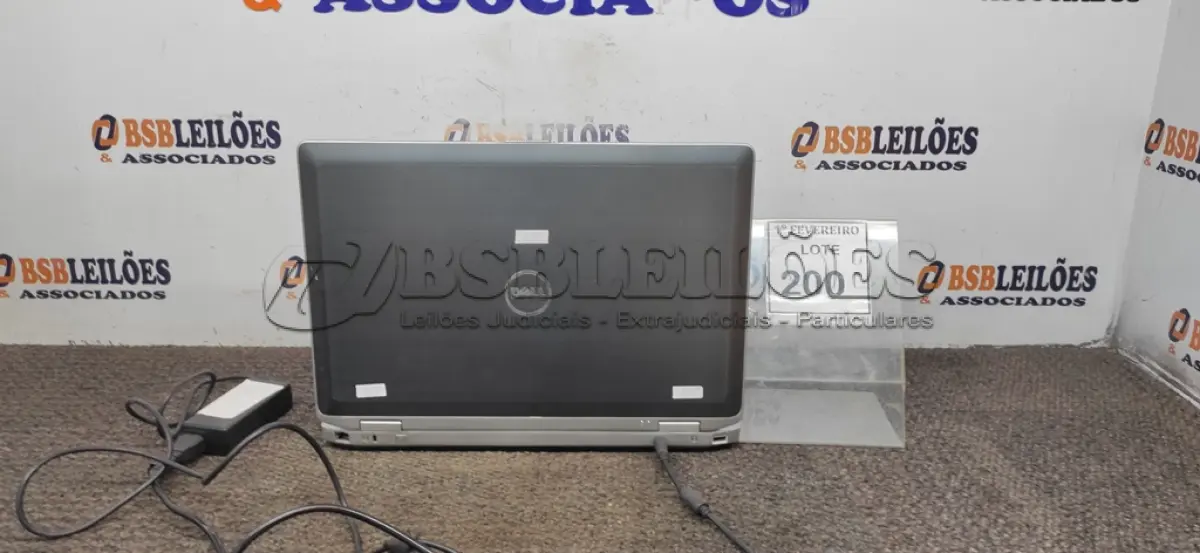 LOTE 200 - 01 NOTEBOOK MARCA DELL COM FONTE. (NO ESTADO) ATENÇÃO! FAZER A VISITAÇÃO ANTES DE ARREMATAR, NÃO SABEMOS SE FUNCIONA, LEILÃO NÃO TEM GARANTIA E NEM DEVOLUÇÃO, SUJEITO A POSSÍVEIS AVARIAS VISÍVEIS/OCULTAS E/OU AUSÊNCIA DE COMPONENTES.