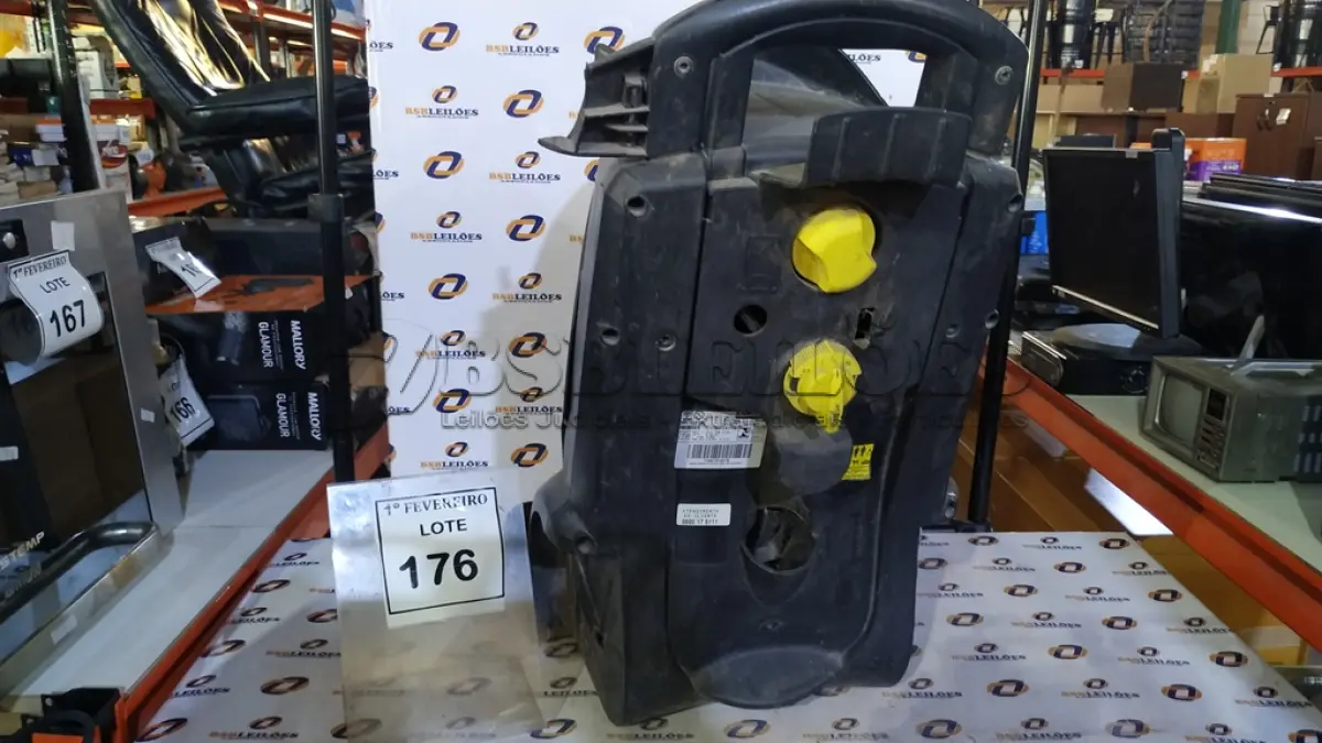 LOTE 176 - 01 LAVADORA DE ALTA PRESSÃO 220V INCOMPLETA MARCA KARCHER. (NO ESTADO) ATENÇÃO! FAZER A VISITAÇÃO ANTES DE ARREMATAR, NÃO SABEMOS SE FUNCIONA, LEILÃO NÃO TEM GARANTIA E NEM DEVOLUÇÃO, SUJEITO A POSSÍVEIS AVARIAS VISÍVEIS/OCULTAS E/OU AUSÊNCIA DE COMPONENTES.