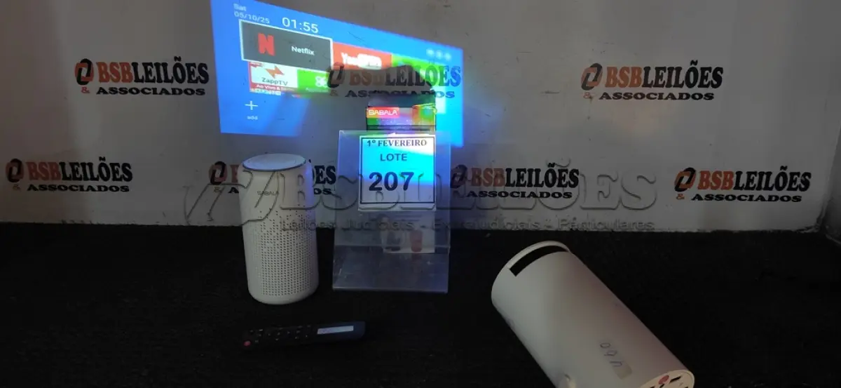 LOTE 207 - 01 CAIXA DE SOM INTELIGENTE MODELO L-100 SABALA E 01 PROJETOR. (NO ESTADO) ATENÇÃO! FAZER A VISITAÇÃO ANTES DE ARREMATAR, NÃO SABEMOS SE FUNCIONA, LEILÃO NÃO TEM GARANTIA E NEM DEVOLUÇÃO, SUJEITO A POSSÍVEIS AVARIAS VISÍVEIS/OCULTAS E/OU AUSÊNCIA DE COMPONENTES.