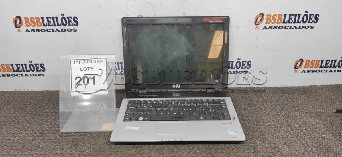 LOTE 201 - 01 NOTEBOOK MARCA SEMP TOSHIBA SEM FONTE. (NO ESTADO) ATENÇÃO! FAZER A VISITAÇÃO ANTES DE ARREMATAR, NÃO SABEMOS SE FUNCIONA, LEILÃO NÃO TEM GARANTIA E NEM DEVOLUÇÃO, SUJEITO A POSSÍVEIS AVARIAS VISÍVEIS/OCULTAS E/OU AUSÊNCIA DE COMPONENTES.