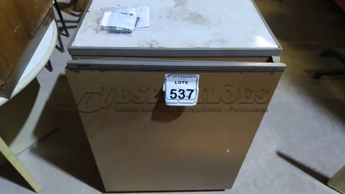 LOTE 537 - 01 FRIGOBAR 110V COM TRANSFORMADOR MARCA CONSUL. (NO ESTADO) ATENÇÃO! FAZER A VISITAÇÃO ANTES DE ARREMATAR, NÃO SABEMOS SE FUNCIONA, LEILÃO NÃO TEM GARANTIA E NEM DEVOLUÇÃO, SUJEITO A POSSÍVEIS AVARIAS VISÍVEIS/OCULTAS E/OU AUSÊNCIA DE COMPONENTES.