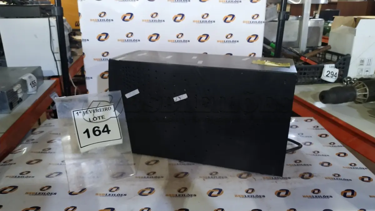 LOTE 164 - 01 NOBREAK MARCA SAFE SERVER 2KVA. (NO ESTADO) ATENÇÃO! FAZER A VISITAÇÃO ANTES DE ARREMATAR, NÃO SABEMOS SE FUNCIONA, LEILÃO NÃO TEM GARANTIA E NEM DEVOLUÇÃO, SUJEITO A POSSÍVEIS AVARIAS VISÍVEIS/OCULTAS E/OU AUSÊNCIA DE COMPONENTES.