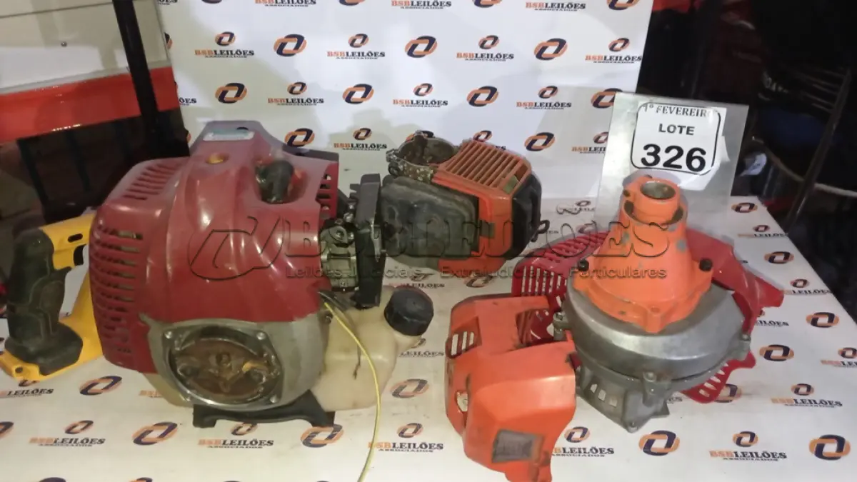 LOTE 326 - 03 MOTORES DE ROÇADEIRAS INCOMPLETOS E 01 SERRA SABRE MARCA DEWALT. (NO ESTADO) ATENÇÃO! FAZER A VISITAÇÃO ANTES DE ARREMATAR, NÃO SABEMOS SE FUNCIONA, LEILÃO NÃO TEM GARANTIA E NEM DEVOLUÇÃO, SUJEITO A POSSÍVEIS AVARIAS VISÍVEIS/OCULTAS E/OU AUSÊNCIA DE COMPONENTES.