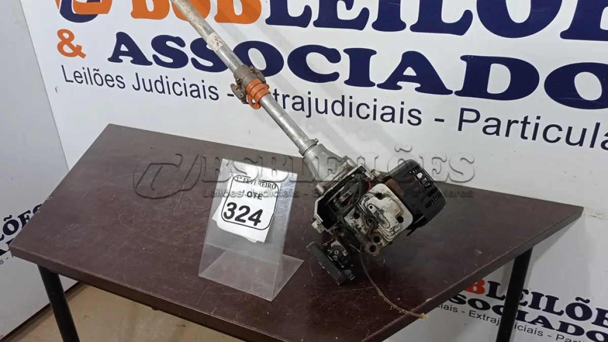 LOTE 324 - 01 ROÇADEIRA A GASOLINA INCOMPLETA. (NO ESTADO) ATENÇÃO! FAZER A VISITAÇÃO ANTES DE ARREMATAR, NÃO SABEMOS SE FUNCIONA, LEILÃO NÃO TEM GARANTIA E NEM DEVOLUÇÃO, SUJEITO A POSSÍVEIS AVARIAS VISÍVEIS/OCULTAS E/OU AUSÊNCIA DE COMPONENTES.