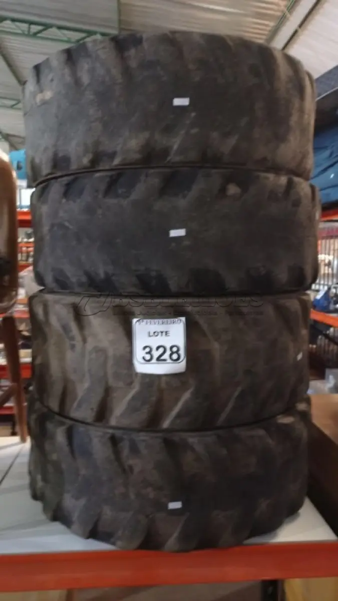 LOTE 328 - 04 PNEUS (USADOS) PARA MINICARREGADEIRA 10X16,5. (NO ESTADO) ATENÇÃO! FAZER A VISITAÇÃO ANTES DE ARREMATAR, NÃO SABEMOS SE FUNCIONA, LEILÃO NÃO TEM GARANTIA E NEM DEVOLUÇÃO, SUJEITO A POSSÍVEIS AVARIAS VISÍVEIS/OCULTAS E/OU AUSÊNCIA DE COMPONENTES.