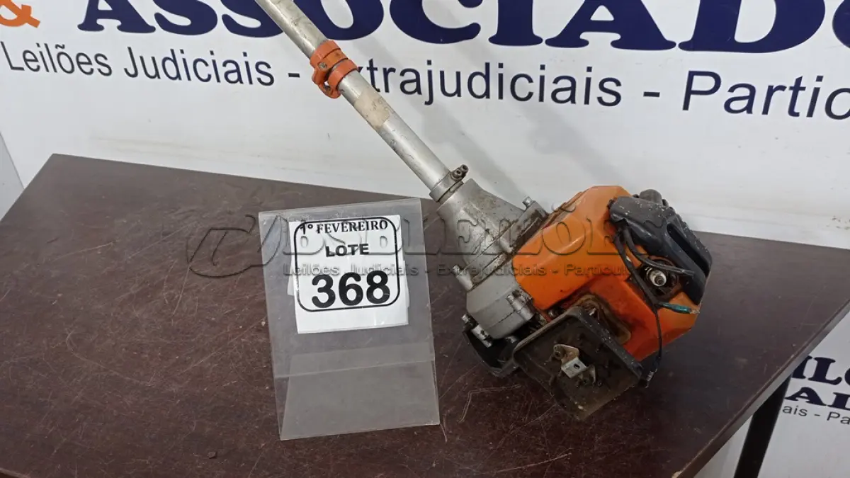 LOTE 368 - 01 MÁQUINA ROÇADEIRA A GASOLINA INCOMPLETA. (NO ESTADO) ATENÇÃO! FAZER A VISITAÇÃO ANTES DE ARREMATAR, NÃO SABEMOS SE FUNCIONA, LEILÃO NÃO TEM GARANTIA E NEM DEVOLUÇÃO, SUJEITO A POSSÍVEIS AVARIAS VISÍVEIS/OCULTAS E/OU AUSÊNCIA DE COMPONENTES.