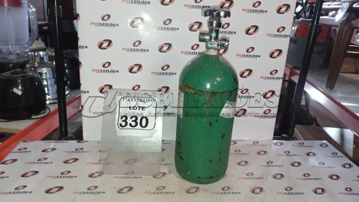 LOTE 330 - 01 CILINDRO DE OXIGÊNIO. (NO ESTADO) ATENÇÃO! FAZER A VISITAÇÃO ANTES DE ARREMATAR, NÃO SABEMOS SE FUNCIONA, LEILÃO NÃO TEM GARANTIA E NEM DEVOLUÇÃO, SUJEITO A POSSÍVEIS AVARIAS VISÍVEIS/OCULTAS E/OU AUSÊNCIA DE COMPONENTES.