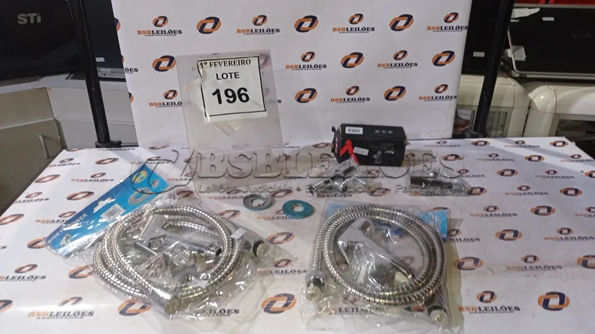 LOTE 196 - 02 DUCHAS HIGIÊNICAS. (NO ESTADO) ATENÇÃO! FAZER A VISITAÇÃO ANTES DE ARREMATAR, NÃO SABEMOS SE FUNCIONA, LEILÃO NÃO TEM GARANTIA E NEM DEVOLUÇÃO, SUJEITO A POSSÍVEIS AVARIAS VISÍVEIS/OCULTAS E/OU AUSÊNCIA DE COMPONENTES.