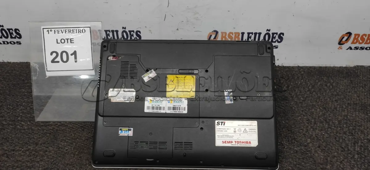 LOTE 201 - 01 NOTEBOOK MARCA SEMP TOSHIBA SEM FONTE. (NO ESTADO) ATENÇÃO! FAZER A VISITAÇÃO ANTES DE ARREMATAR, NÃO SABEMOS SE FUNCIONA, LEILÃO NÃO TEM GARANTIA E NEM DEVOLUÇÃO, SUJEITO A POSSÍVEIS AVARIAS VISÍVEIS/OCULTAS E/OU AUSÊNCIA DE COMPONENTES.