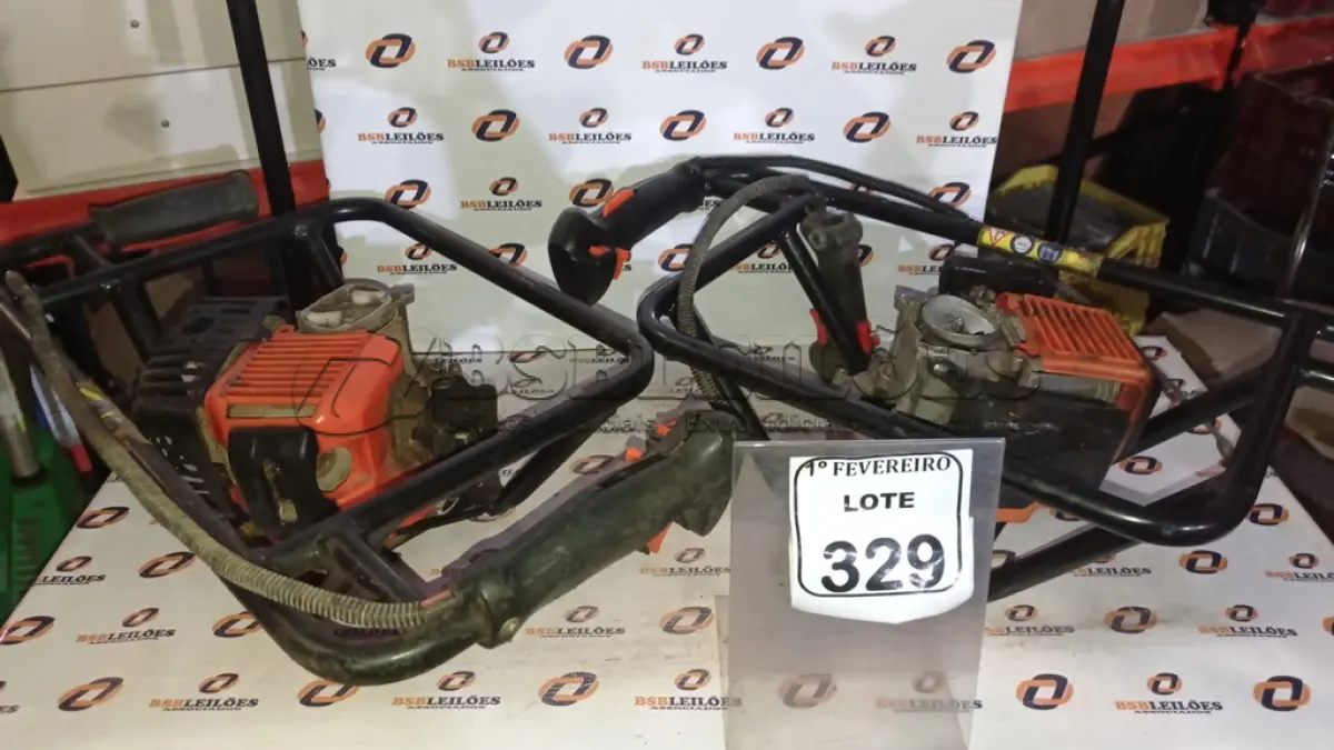 LOTE 329 - 02 MOTORES DE MÁQUINAS PERFURADORAS DE SOLO INCOMPLETO. (NO ESTADO) ATENÇÃO! FAZER A VISITAÇÃO ANTES DE ARREMATAR, NÃO SABEMOS SE FUNCIONA, LEILÃO NÃO TEM GARANTIA E NEM DEVOLUÇÃO, SUJEITO A POSSÍVEIS AVARIAS VISÍVEIS/OCULTAS E/OU AUSÊNCIA DE COMPONENTES.