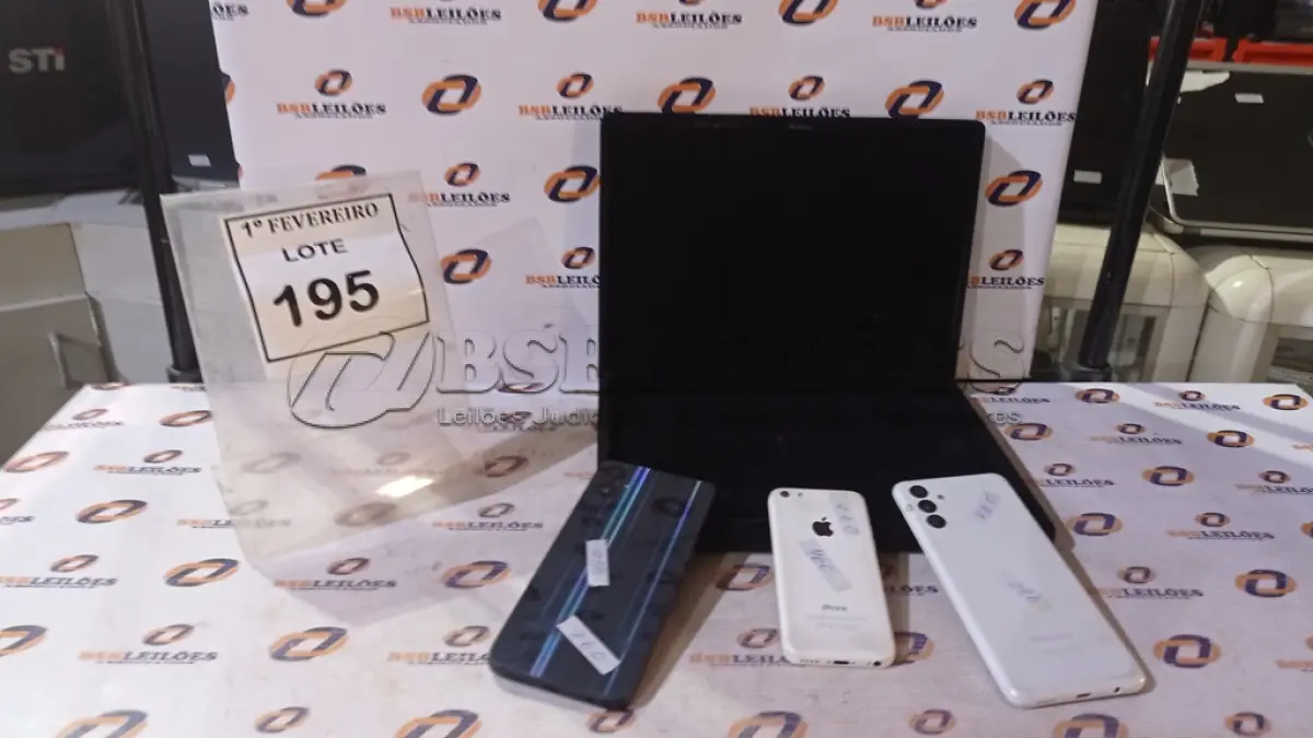 LOTE 195 - 01 SMARTPHONE MODELO AO5 MARCA SAMSUNG, 01 SMARTPHONE MODELO AO4S MARCA SAMSUNG E 01 IPHONE MODELO 5C (SEM CARREGADORES). (NO ESTADO) ATENÇÃO! FAZER A VISITAÇÃO ANTES DE ARREMATAR, NÃO SABEMOS SE FUNCIONA, LEILÃO NÃO TEM GARANTIA E NEM DEVOLUÇÃO, SUJEITO A POSSÍVEIS AVARIAS VISÍVEIS/OCULTAS E/OU AUSÊNCIA DE COMPONENTES.
