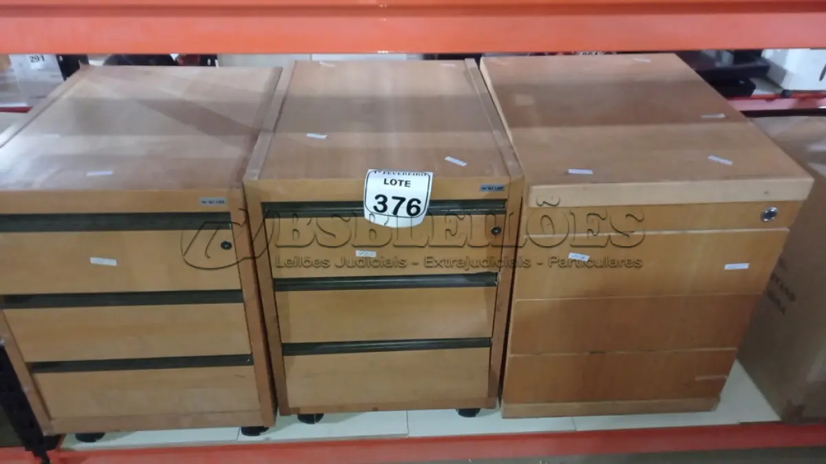 LOTE 376 - 03 GAVETEIROS DE MADEIRA COM 03 GAVETAS CADA. (NO ESTADO) ATENÇÃO! FAZER A VISITAÇÃO ANTES DE ARREMATAR, NÃO SABEMOS SE FUNCIONA, LEILÃO NÃO TEM GARANTIA E NEM DEVOLUÇÃO, SUJEITO A POSSÍVEIS AVARIAS VISÍVEIS/OCULTAS E/OU AUSÊNCIA DE COMPONENTES.