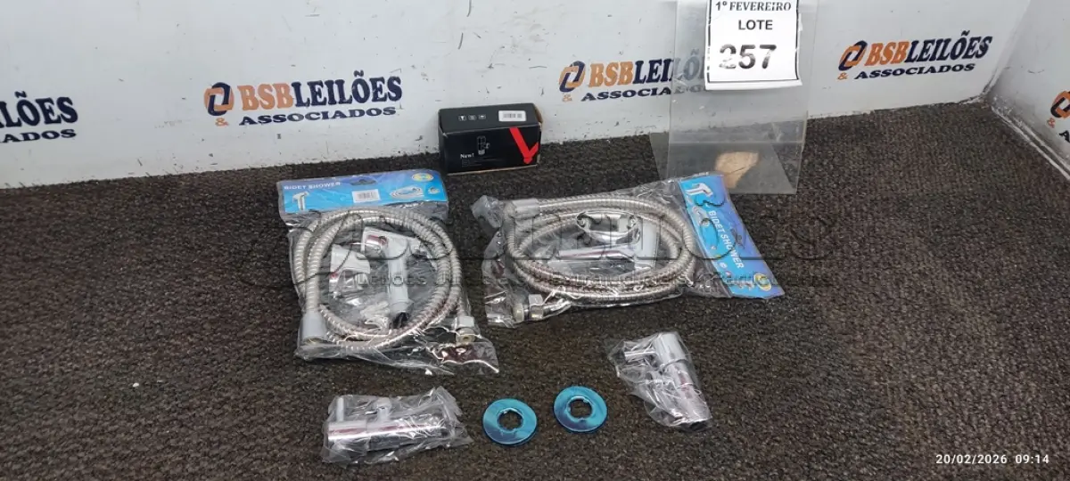 LOTE 257 - 02 DUCHAS HIGIÊNICAS. (NO ESTADO) ATENÇÃO! FAZER A VISITAÇÃO ANTES DE ARREMATAR, NÃO SABEMOS SE FUNCIONA, LEILÃO NÃO TEM GARANTIA E NEM DEVOLUÇÃO, SUJEITO A POSSÍVEIS AVARIAS VISÍVEIS/OCULTAS E/OU AUSÊNCIA DE COMPONENTES.
