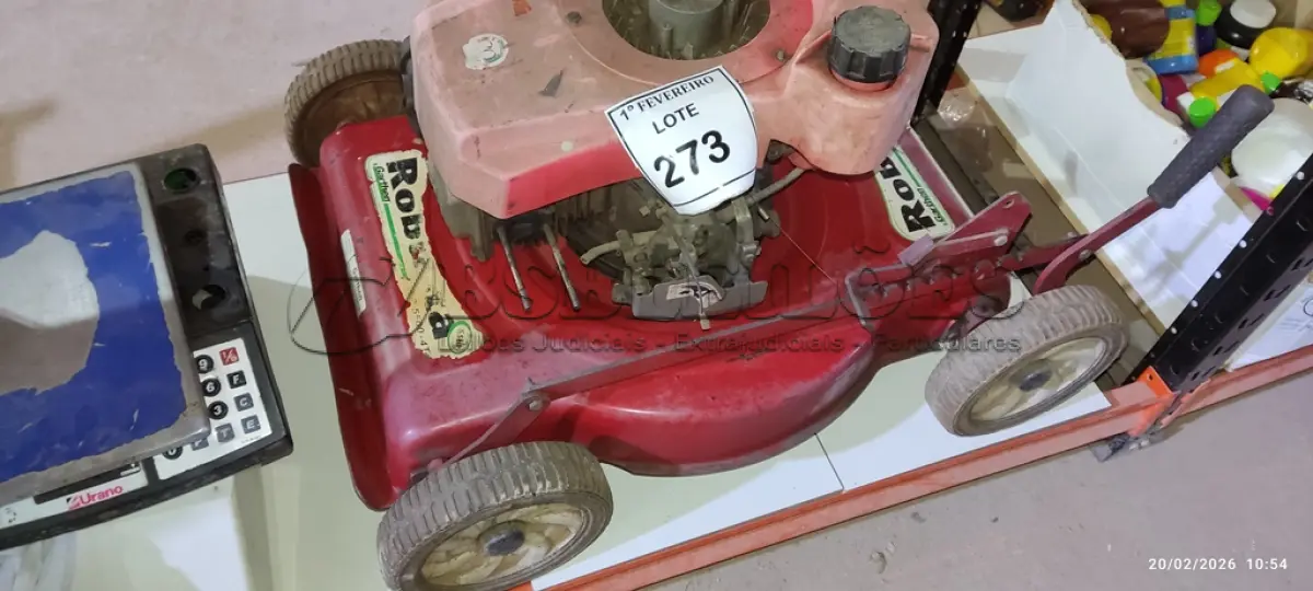 LOTE 273 - 01 MÁQUINA DE CORTAR GRAMA A GASOLINA INCOMPLETO MARCA ROBUSTA. (NO ESTADO) ATENÇÃO! FAZER A VISITAÇÃO ANTES DE ARREMATAR, NÃO SABEMOS SE FUNCIONA, LEILÃO NÃO TEM GARANTIA E NEM DEVOLUÇÃO, SUJEITO A POSSÍVEIS AVARIAS VISÍVEIS/OCULTAS E/OU AUSÊNCIA DE COMPONENTES.