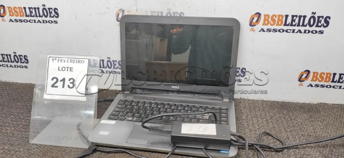 LOTE 213 - 01 NOTEBOOK MARCA DELL COM FONTE. (NO ESTADO) ATENÇÃO! FAZER A VISITAÇÃO ANTES DE ARREMATAR, NÃO SABEMOS SE FUNCIONA, LEILÃO NÃO TEM GARANTIA E NEM DEVOLUÇÃO, SUJEITO A POSSÍVEIS AVARIAS VISÍVEIS/OCULTAS E/OU AUSÊNCIA DE COMPONENTES.