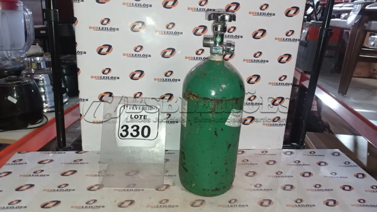 LOTE 330 - 01 CILINDRO DE OXIGÊNIO. (NO ESTADO) ATENÇÃO! FAZER A VISITAÇÃO ANTES DE ARREMATAR, NÃO SABEMOS SE FUNCIONA, LEILÃO NÃO TEM GARANTIA E NEM DEVOLUÇÃO, SUJEITO A POSSÍVEIS AVARIAS VISÍVEIS/OCULTAS E/OU AUSÊNCIA DE COMPONENTES.