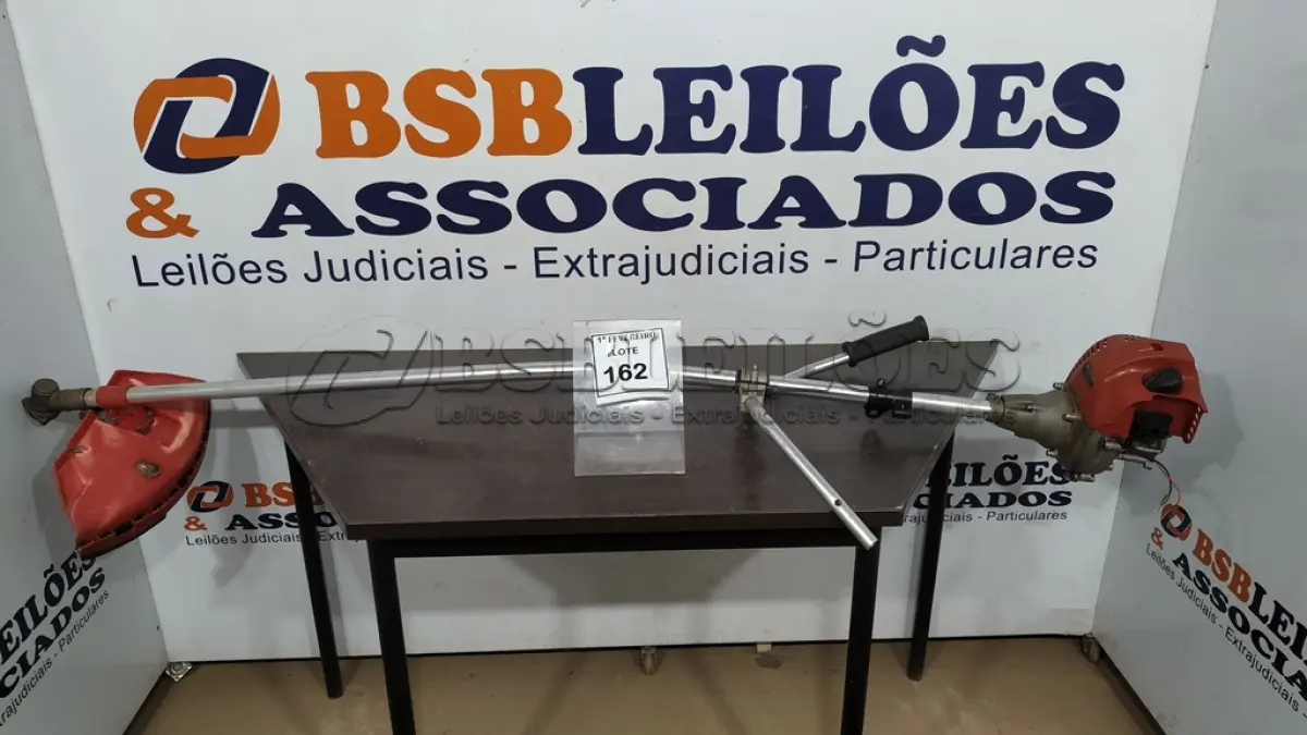 LOTE 162 - 01 ROÇADEIRA A GASOLINA MARCA KAWASHIMA INCOMPLETO. (NO ESTADO) ATENÇÃO! FAZER A VISITAÇÃO ANTES DE ARREMATAR, NÃO SABEMOS SE FUNCIONA, LEILÃO NÃO TEM GARANTIA E NEM DEVOLUÇÃO, SUJEITO A POSSÍVEIS AVARIAS VISÍVEIS/OCULTAS E/OU AUSÊNCIA DE COMPONENTES.