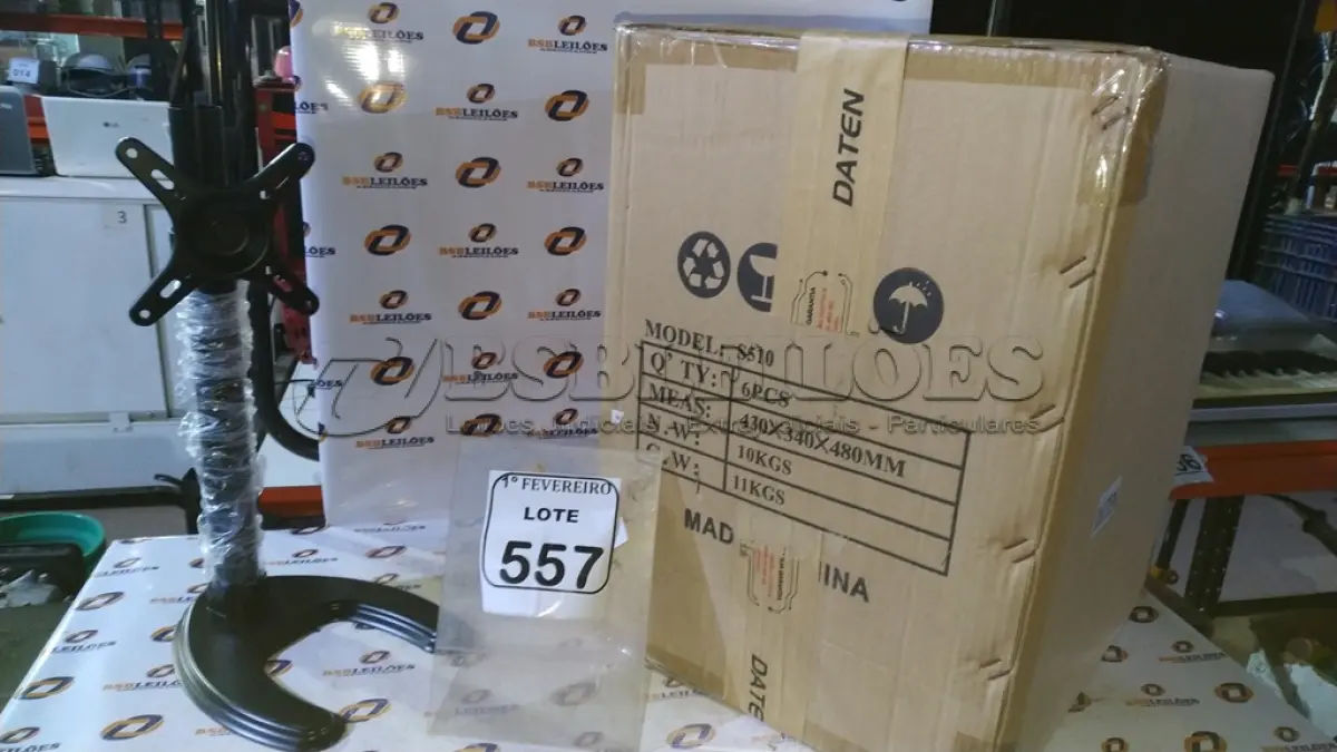LOTE 557 - 01 CAIXA COM 06 SUPORTES PARA MONITORES MARCA DATEN. (NO ESTADO) ATENÇÃO! FAZER A VISITAÇÃO ANTES DE ARREMATAR, NÃO SABEMOS SE FUNCIONA, LEILÃO NÃO TEM GARANTIA E NEM DEVOLUÇÃO, SUJEITO A POSSÍVEIS AVARIAS VISÍVEIS/OCULTAS E/OU AUSÊNCIA DE COMPONENTES.