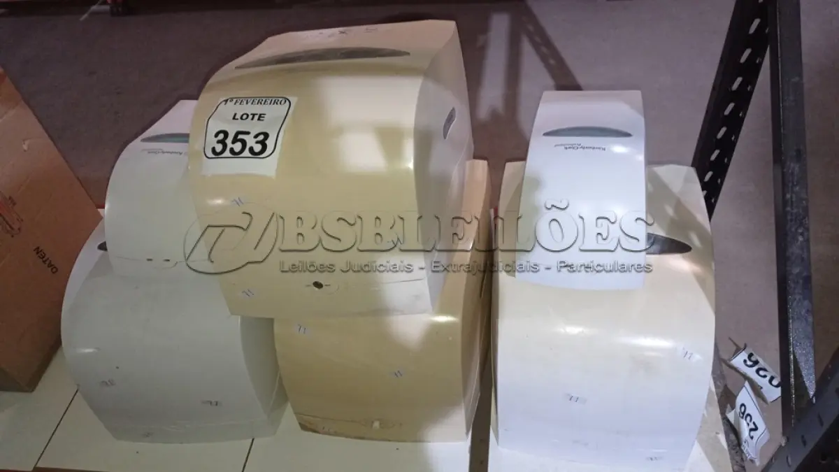 LOTE 353 - 06 DISPENSES DE PAPEL. (NO ESTADO) ATENÇÃO! FAZER A VISITAÇÃO ANTES DE ARREMATAR, NÃO SABEMOS SE FUNCIONA, LEILÃO NÃO TEM GARANTIA E NEM DEVOLUÇÃO, SUJEITO A POSSÍVEIS AVARIAS VISÍVEIS/OCULTAS E/OU AUSÊNCIA DE COMPONENTES.
