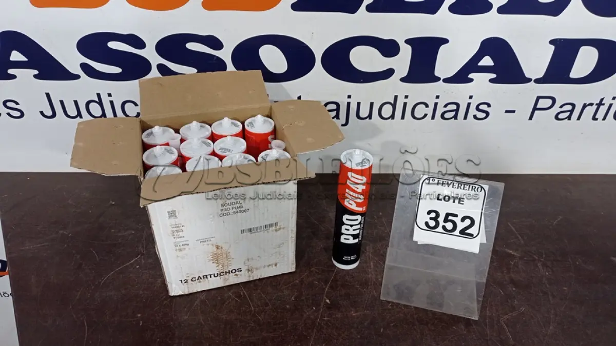 LOTE 352 - 01 CAIXA COM 12 PU 40 ADESIVO/SELANTE DE 230ML MARCA PRO. (NO ESTADO) ATENÇÃO! FAZER A VISITAÇÃO ANTES DE ARREMATAR, NÃO SABEMOS SE FUNCIONA, LEILÃO NÃO TEM GARANTIA E NEM DEVOLUÇÃO, SUJEITO A POSSÍVEIS AVARIAS VISÍVEIS/OCULTAS E/OU AUSÊNCIA DE COMPONENTES.
