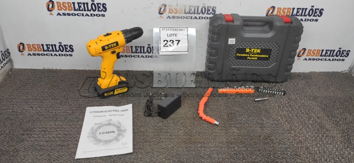 LOTE 237 - 01 PARAFUSADEIRA 36V A BATERIA COM MALETA E BITS (PRODUTO NOVO). (NO ESTADO) ATENÇÃO! FAZER A VISITAÇÃO ANTES DE ARREMATAR, NÃO SABEMOS SE FUNCIONA, LEILÃO NÃO TEM GARANTIA E NEM DEVOLUÇÃO, SUJEITO A POSSÍVEIS AVARIAS VISÍVEIS/OCULTAS E/OU AUSÊNCIA DE COMPONENTES.