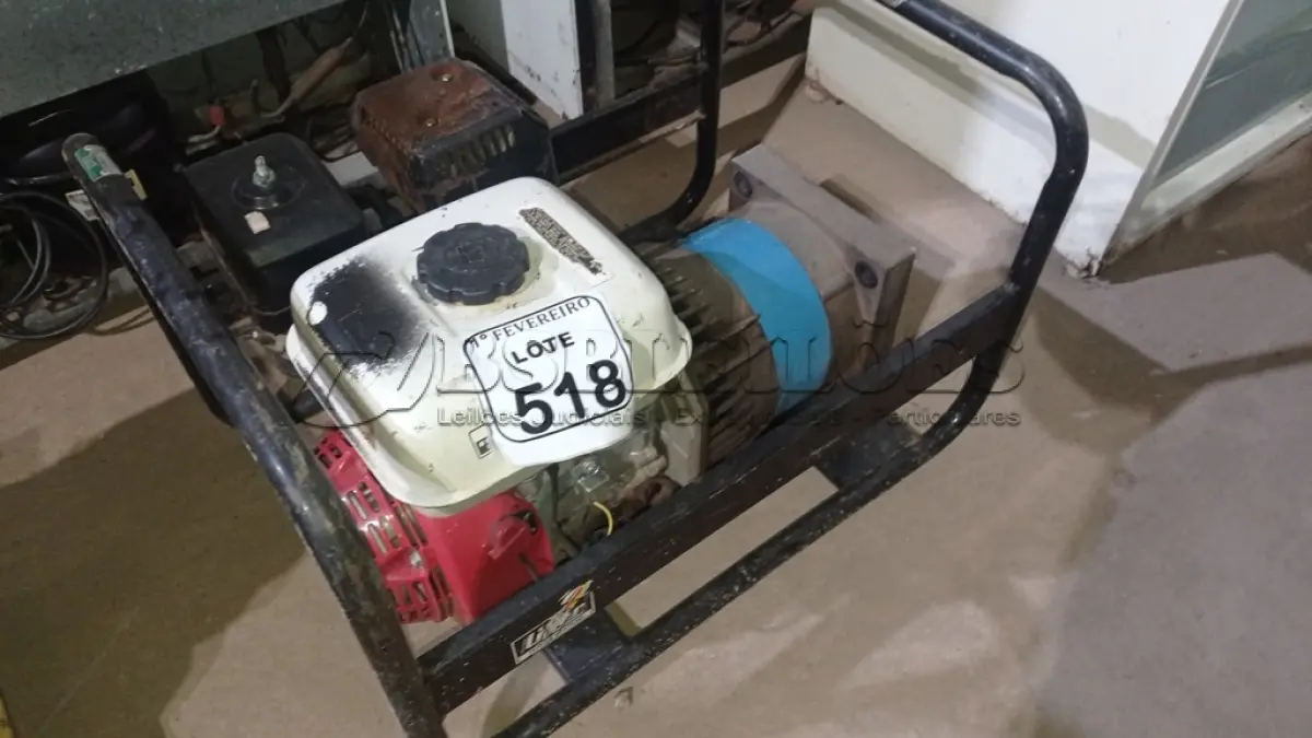 LOTE 518 - 01 GERADOR A GASOLINA MODELO E3600 SHHP DE 3600W. (NO ESTADO) ATENÇÃO! FAZER A VISITAÇÃO ANTES DE ARREMATAR, NÃO SABEMOS SE FUNCIONA, LEILÃO NÃO TEM GARANTIA E NEM DEVOLUÇÃO, SUJEITO A POSSÍVEIS AVARIAS VISÍVEIS/OCULTAS E/OU AUSÊNCIA DE COMPONENTES.