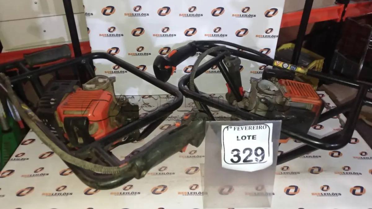 LOTE 329 - 02 MOTORES DE MÁQUINAS PERFURADORAS DE SOLO INCOMPLETO. (NO ESTADO) ATENÇÃO! FAZER A VISITAÇÃO ANTES DE ARREMATAR, NÃO SABEMOS SE FUNCIONA, LEILÃO NÃO TEM GARANTIA E NEM DEVOLUÇÃO, SUJEITO A POSSÍVEIS AVARIAS VISÍVEIS/OCULTAS E/OU AUSÊNCIA DE COMPONENTES.