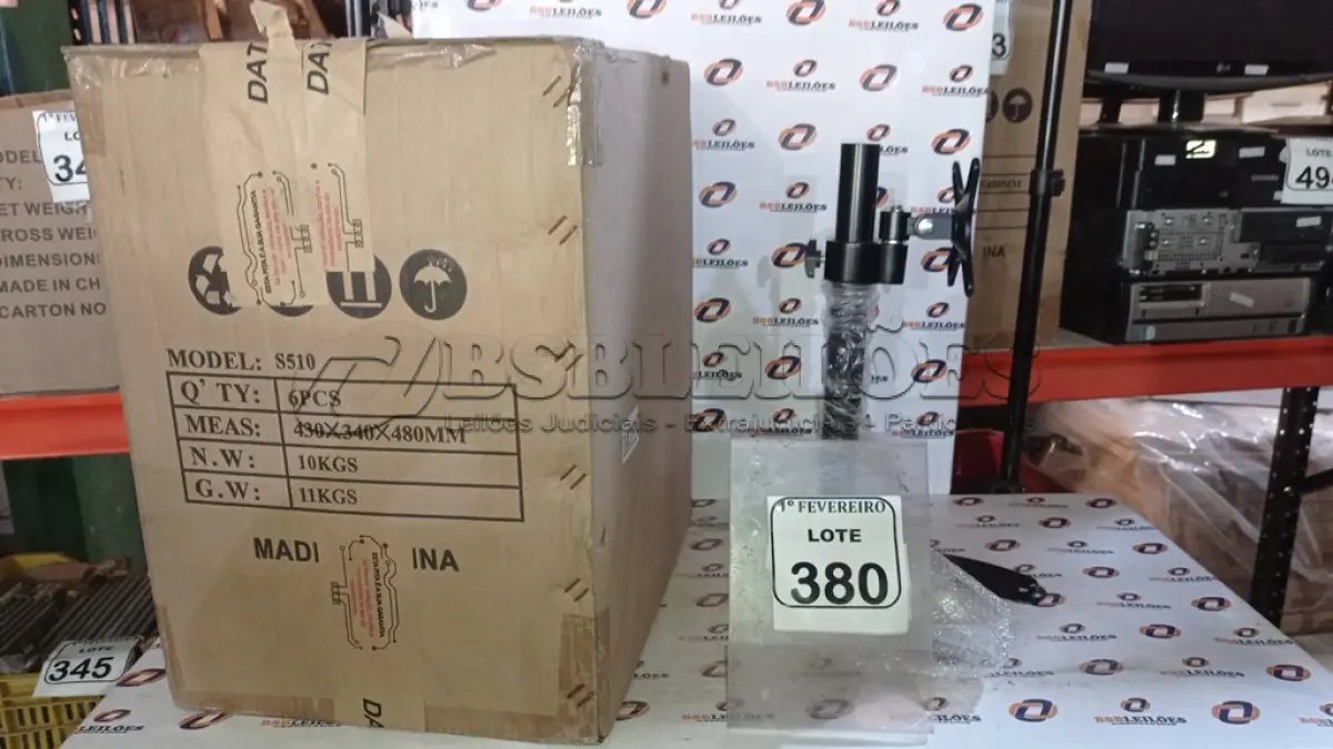 LOTE 380 - 01 CAIXA COM 06 SUPORTES PARA MONITORES MARCA DATEN. (NO ESTADO) ATENÇÃO! FAZER A VISITAÇÃO ANTES DE ARREMATAR, NÃO SABEMOS SE FUNCIONA, LEILÃO NÃO TEM GARANTIA E NEM DEVOLUÇÃO, SUJEITO A POSSÍVEIS AVARIAS VISÍVEIS/OCULTAS E/OU AUSÊNCIA DE COMPONENTES.