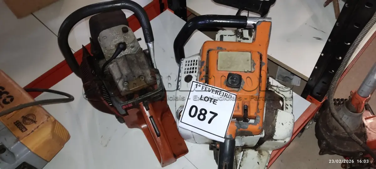 LOTE 087 - 02 MOTOSSERRAS INCOMPLETAS. (NO ESTADO) ATENÇÃO! FAZER A VISITAÇÃO ANTES DE ARREMATAR, NÃO SABEMOS SE FUNCIONA, LEILÃO NÃO TEM GARANTIA E NEM DEVOLUÇÃO, SUJEITO A POSSÍVEIS AVARIAS VISÍVEIS/OCULTAS E/OU AUSÊNCIA DE COMPONENTES.