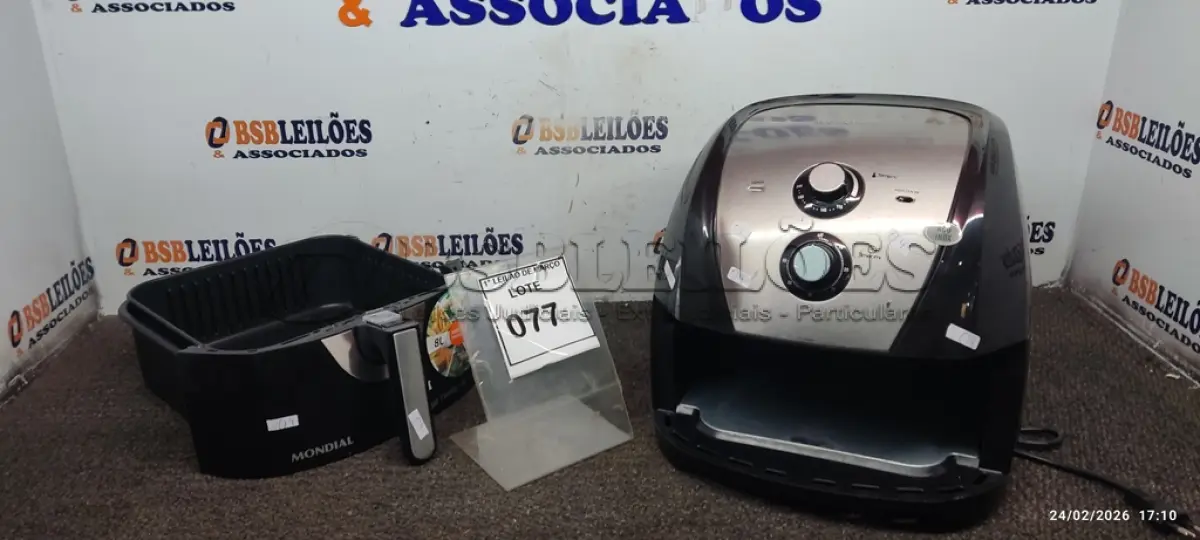 LOTE 077 - 01 AIR FRYER MODELO MEGA FAMILY 8L 220V MARCA MONDIAL. (NO ESTADO) ATENÇÃO! FAZER A VISITAÇÃO ANTES DE ARREMATAR, NÃO SABEMOS SE FUNCIONA, LEILÃO NÃO TEM GARANTIA E NEM DEVOLUÇÃO, SUJEITO A POSSÍVEIS AVARIAS VISÍVEIS/OCULTAS E/OU AUSÊNCIA DE COMPONENTES.