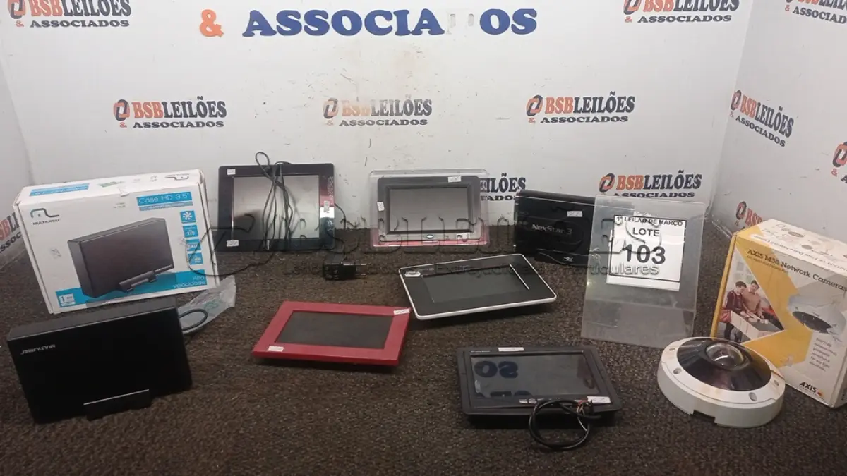 LOTE 103 - 04 PORTA-RETRATOS DIGITAL, 01 CÂMERA PANORÂMICA MARCA AXIS, 01CASE EXTERNO PARA DISCO RÍGIDO, 01 CASE PARA HD EXTERNO MARCA MULTILASER E 01 MONITOR COLORIDO PORTATIL DE 7’’ MARCA TFT. (NO ESTADO) ATENÇÃO! FAZER A VISITAÇÃO ANTES DE ARREMATAR, NÃO SABEMOS SE FUNCIONA, LEILÃO NÃO TEM GARANTIA E NEM DEVOLUÇÃO, SUJEITO A POSSÍVEIS AVARIAS VISÍVEIS/OCULTAS E/OU AUSÊNCIA DE COMPONENTES.