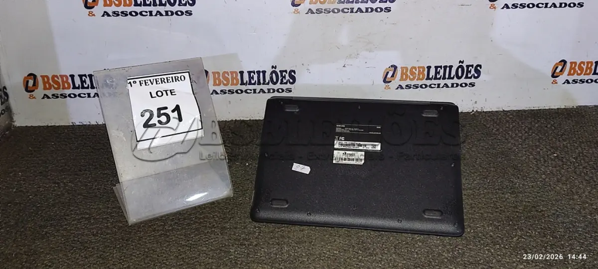 LOTE 251 - 01 NOTEBOOK 16GB MEMÓRIA 2GB LINHA CONNECT MARCA SAMSUNG SEM FONTE. (NO ESTADO) ATENÇÃO! TELA DE 11.6’’ FAZER A VISITAÇÃO ANTES DE ARREMATAR, NÃO SABEMOS SE FUNCIONA, LEILÃO NÃO TEM GARANTIA E NEM DEVOLUÇÃO, SUJEITO A POSSÍVEIS AVARIAS VISÍVEIS/OCULTAS E/OU AUSÊNCIA DE COMPONENTES.