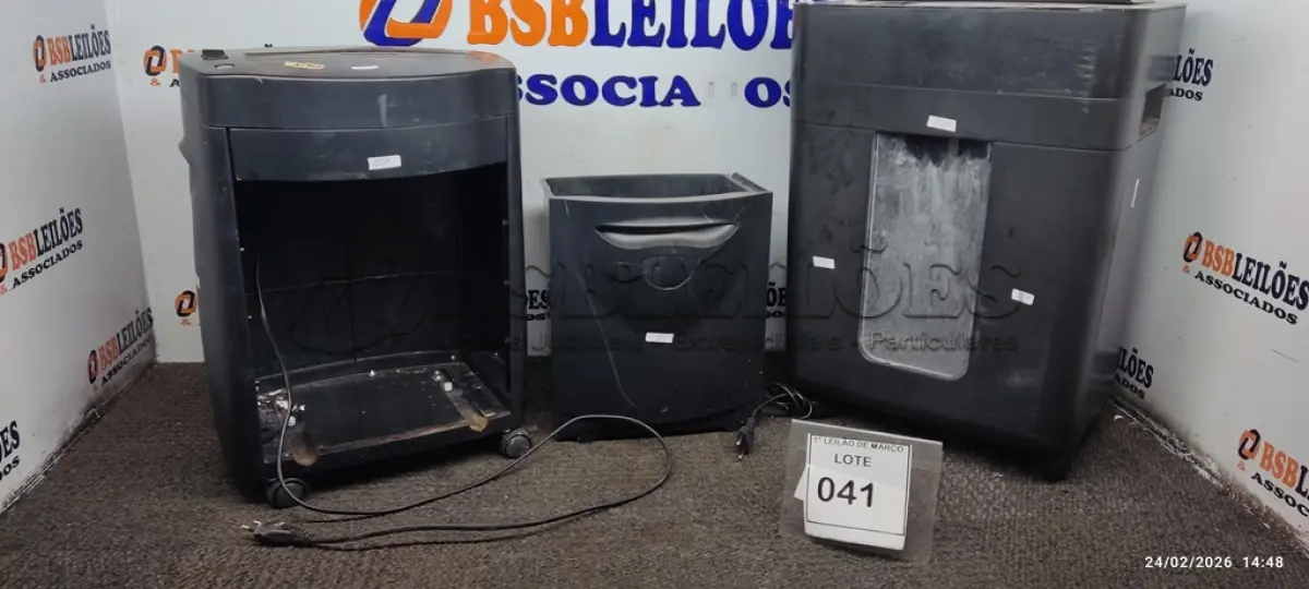 LOTE 041 - 02 FRAGMENTADORAS DE PAPEL. (NO ESTADO) ATENÇÃO! FAZER A VISITAÇÃO ANTES DE ARREMATAR, NÃO SABEMOS SE FUNCIONA, LEILÃO NÃO TEM GARANTIA E NEM DEVOLUÇÃO, SUJEITO A POSSÍVEIS AVARIAS VISÍVEIS/OCULTAS E/OU AUSÊNCIA DE COMPONENTES.