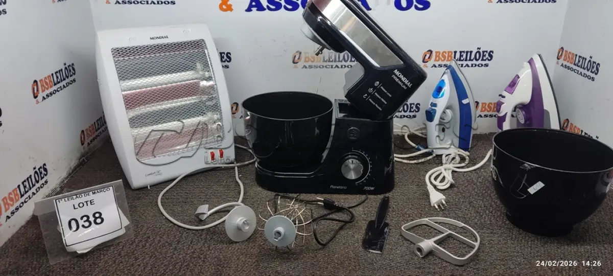 LOTE 038 - 01 BATEDEIRA 127V MARCA MONDIAL, 01 AQUECEDOR ELÉTRICO 220V MARCA MONDIAL E 02 FERROS DE PASSAR ROUPA 220V MARCA MONDIAL. (NO ESTADO) ATENÇÃO! FAZER A VISITAÇÃO ANTES DE ARREMATAR, NÃO SABEMOS SE FUNCIONA, LEILÃO NÃO TEM GARANTIA E NEM DEVOLUÇÃO, SUJEITO A POSSÍVEIS AVARIAS VISÍVEIS/OCULTAS E/OU AUSÊNCIA DE COMPONENTES.