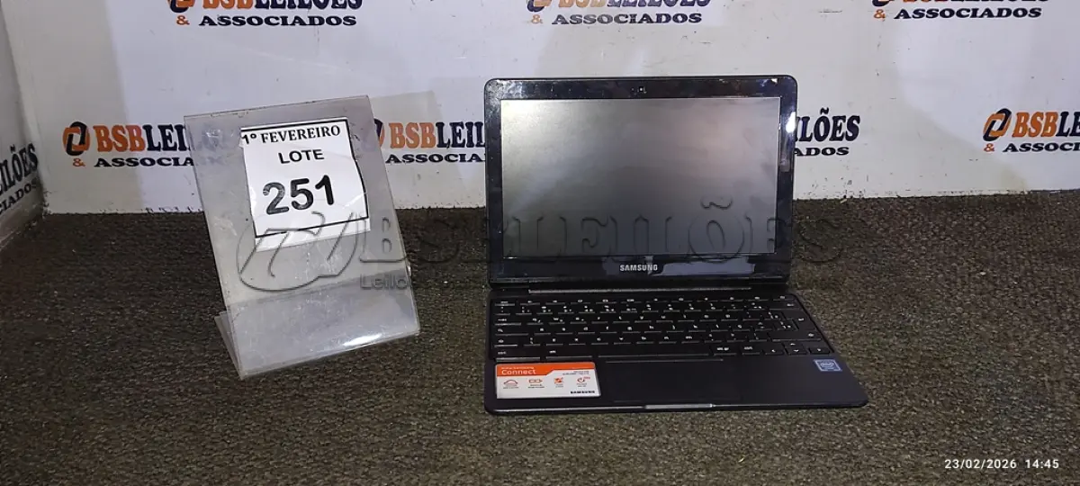 LOTE 251 - 01 NOTEBOOK 16GB MEMÓRIA 2GB LINHA CONNECT MARCA SAMSUNG SEM FONTE. (NO ESTADO) ATENÇÃO! TELA DE 11.6’’ FAZER A VISITAÇÃO ANTES DE ARREMATAR, NÃO SABEMOS SE FUNCIONA, LEILÃO NÃO TEM GARANTIA E NEM DEVOLUÇÃO, SUJEITO A POSSÍVEIS AVARIAS VISÍVEIS/OCULTAS E/OU AUSÊNCIA DE COMPONENTES.