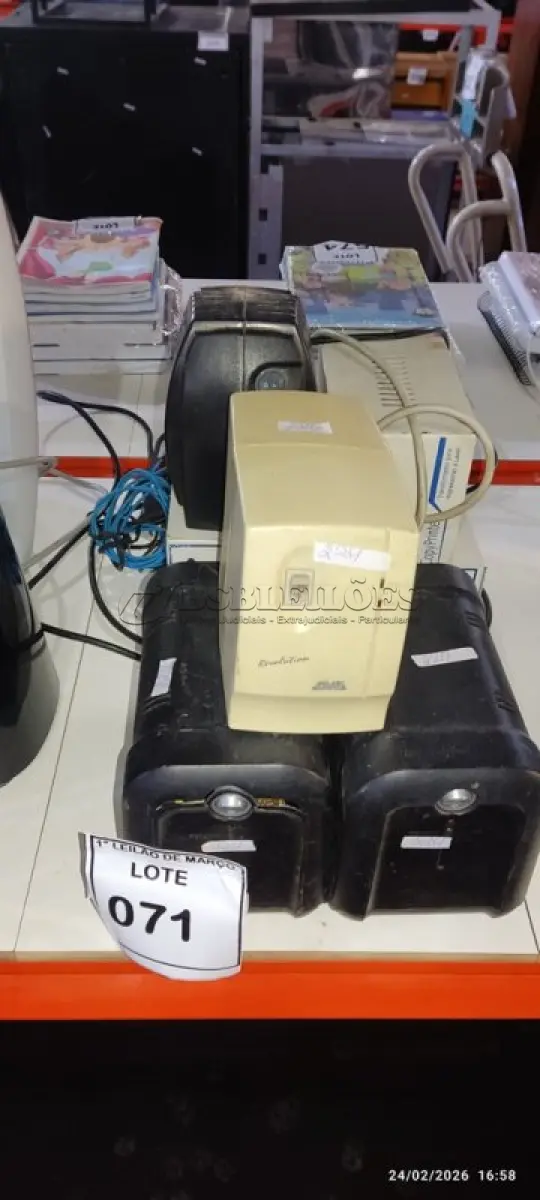 LOTE 071 - 03 TRANSFORMADORES E 04 ESTABILIZADORES DE MARCAS E MODELOS DIVERSOS. (NO ESTADO) ATENÇÃO! FAZER A VISITAÇÃO ANTES DE ARREMATAR, NÃO SABEMOS SE FUNCIONA, LEILÃO NÃO TEM GARANTIA E NEM DEVOLUÇÃO, SUJEITO A POSSÍVEIS AVARIAS VISÍVEIS/OCULTAS E/OU AUSÊNCIA DE COMPONENTES.