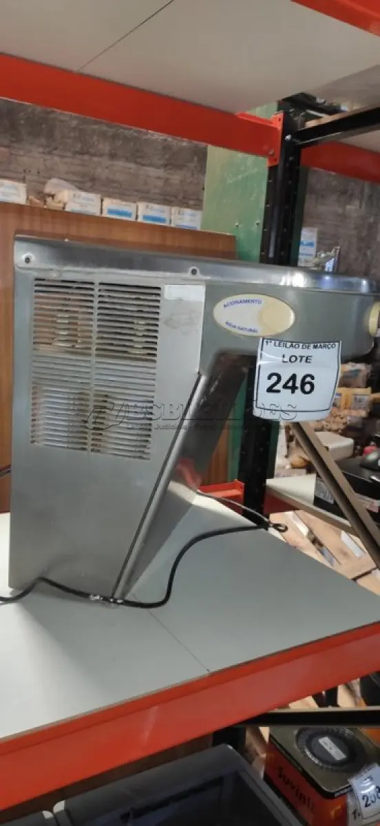 LOTE 246 - 01 BEBEDOURO DE PAREDE EM INOX MARA IBBL. (NO ESTADO) ATENÇÃO! FAZER A VISITAÇÃO ANTES DE ARREMATAR, NÃO SABEMOS SE FUNCIONA. LEILÃO NÃO TEM GARANTIA E NEM DEVOLUÇÃO, SUJEITO A POSSÍVEIS AVARIAS VISÍVEIS/OCULTAS E/OU AUSÊNCIA DE COMPONENTES.